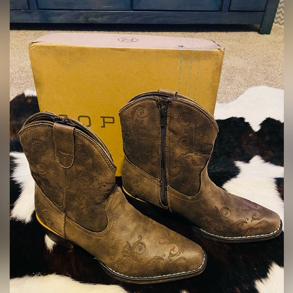Roper boots short brown size 8. Brand New! - Picture 2 of 9